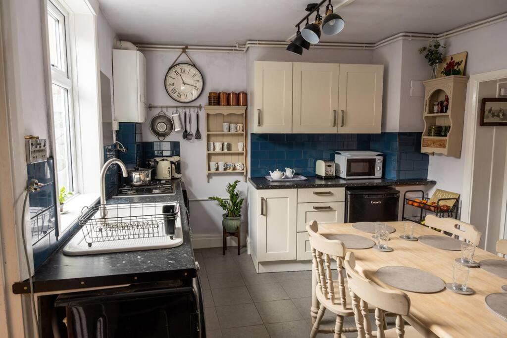 Spacious Charming Cottage Near Lake And Sea Hornsea Bagian luar foto