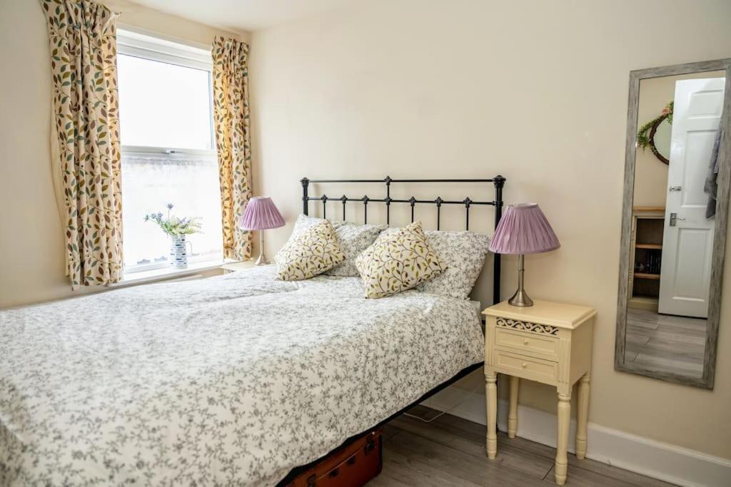 Spacious Charming Cottage Near Lake And Sea Hornsea Bagian luar foto